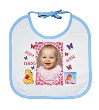 Персонализиран Бебешки Лигавник Със Снимка И Надпис – Бял Със Син Кант Персонализиран Бебешки Лигавник Със Снимка И Надпис – Бял Със Син Кант